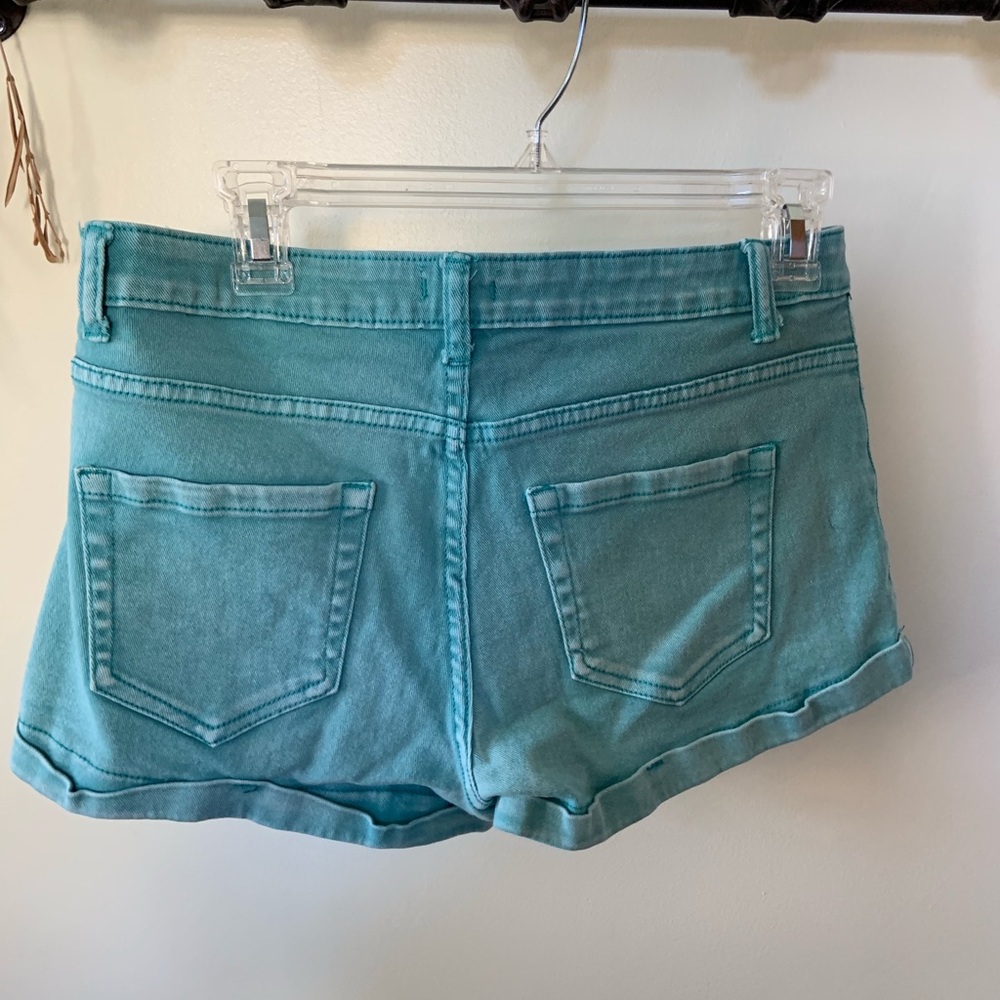 Shorts - Picture 3 of 3